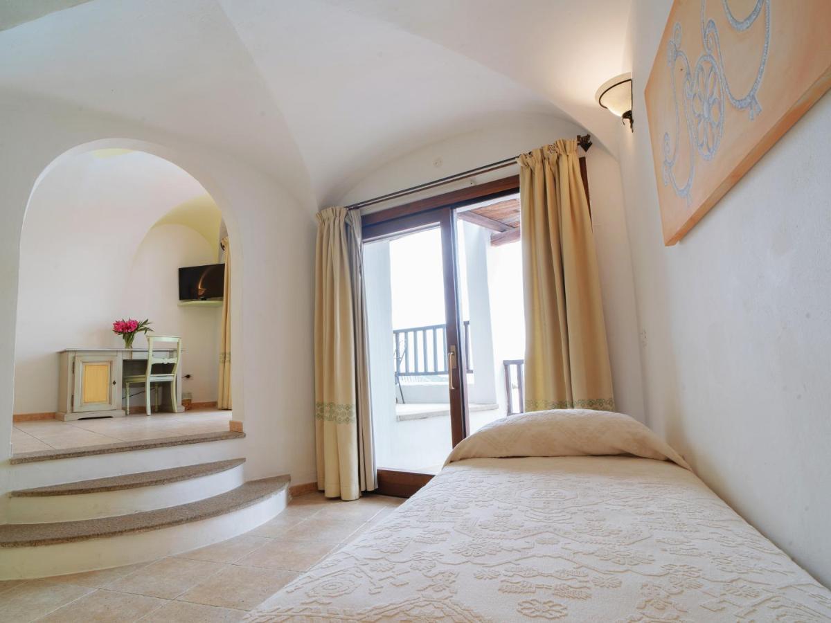 Hotel Pedra Santa Baja Sardinia Eksteriør billede