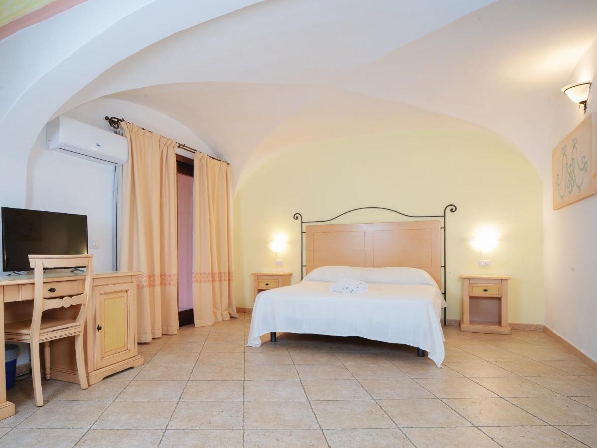 Hotel Pedra Santa Baja Sardinia Eksteriør billede