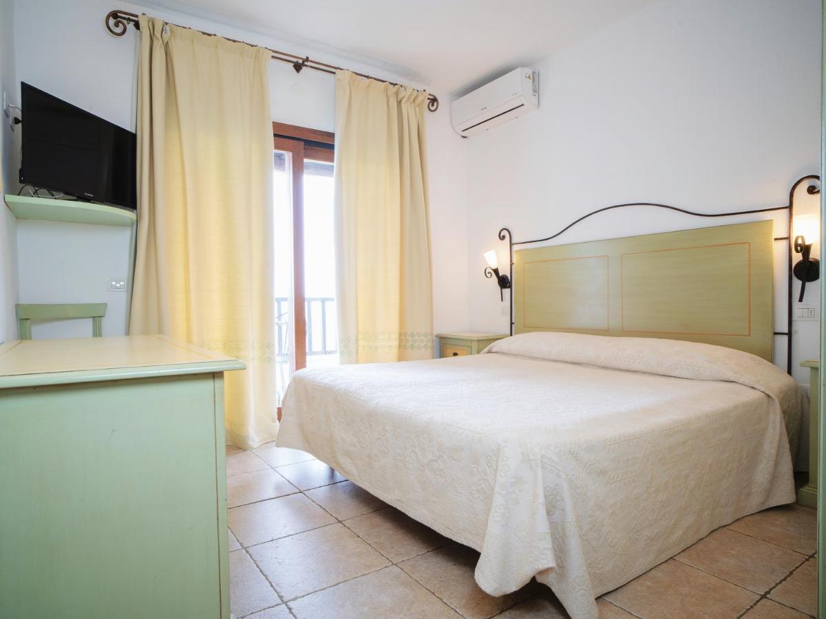 Hotel Pedra Santa Baja Sardinia Eksteriør billede